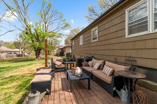 2105 SW Walnut Street, Blue Springs, MO 64015