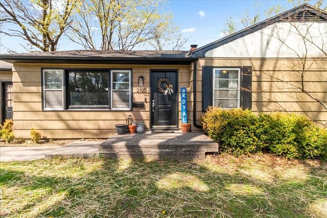 2105 SW Walnut Street, Blue Springs, MO 64015