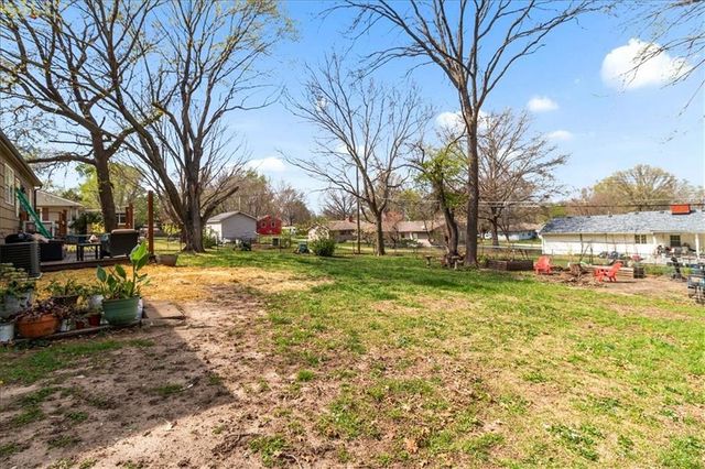 2105 SW Walnut Street, Blue Springs, MO 64015