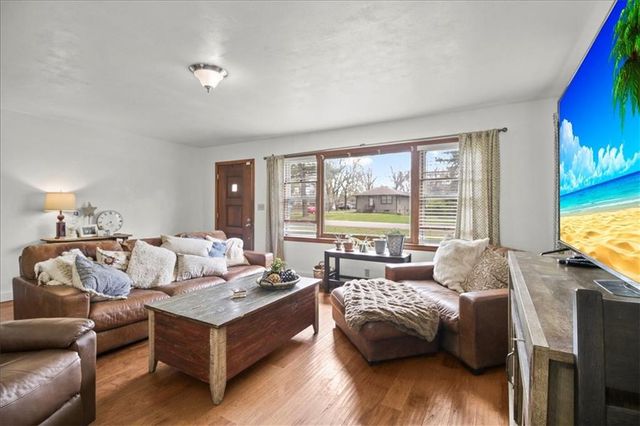 2105 SW Walnut Street, Blue Springs, MO 64015