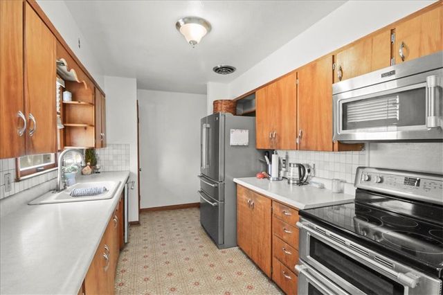 2105 SW Walnut Street, Blue Springs, MO 64015