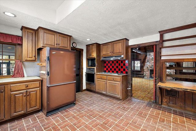 735 Renshaw Avenue, Clawson, MI 48017