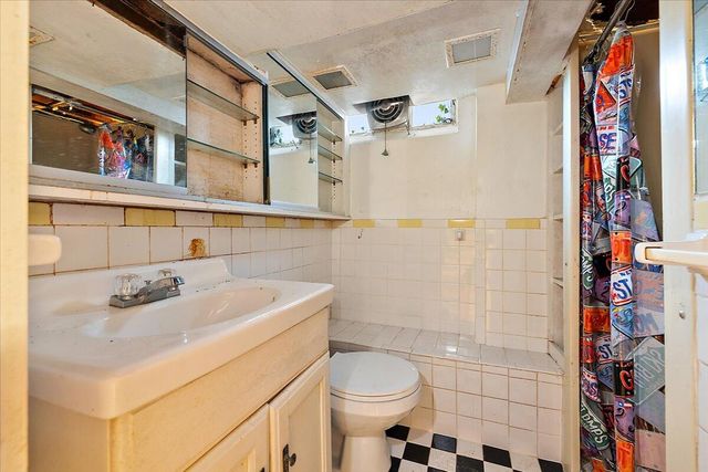 735 Renshaw Avenue, Clawson, MI 48017