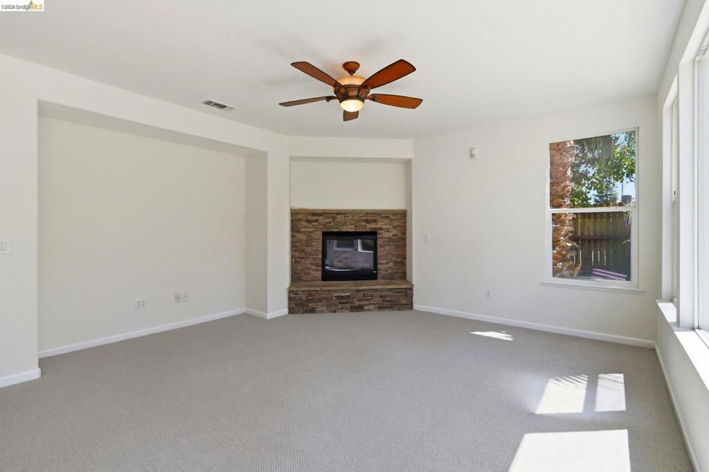 Image 10 of property listing at 1050 Overland Place, Vacaville, CA 95687