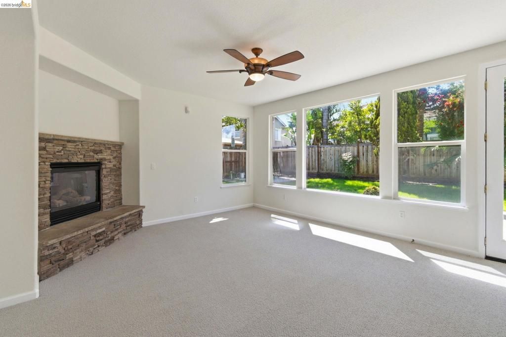 Image 11 of property listing at 1050 Overland Place, Vacaville, CA 95687