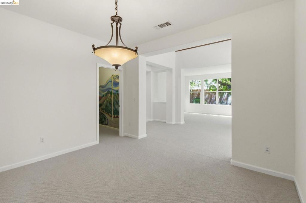 Image 15 of property listing at 1050 Overland Place, Vacaville, CA 95687