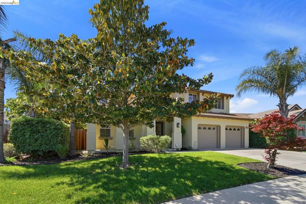 Image 2 of property listing at 1050 Overland Place, Vacaville, CA 95687