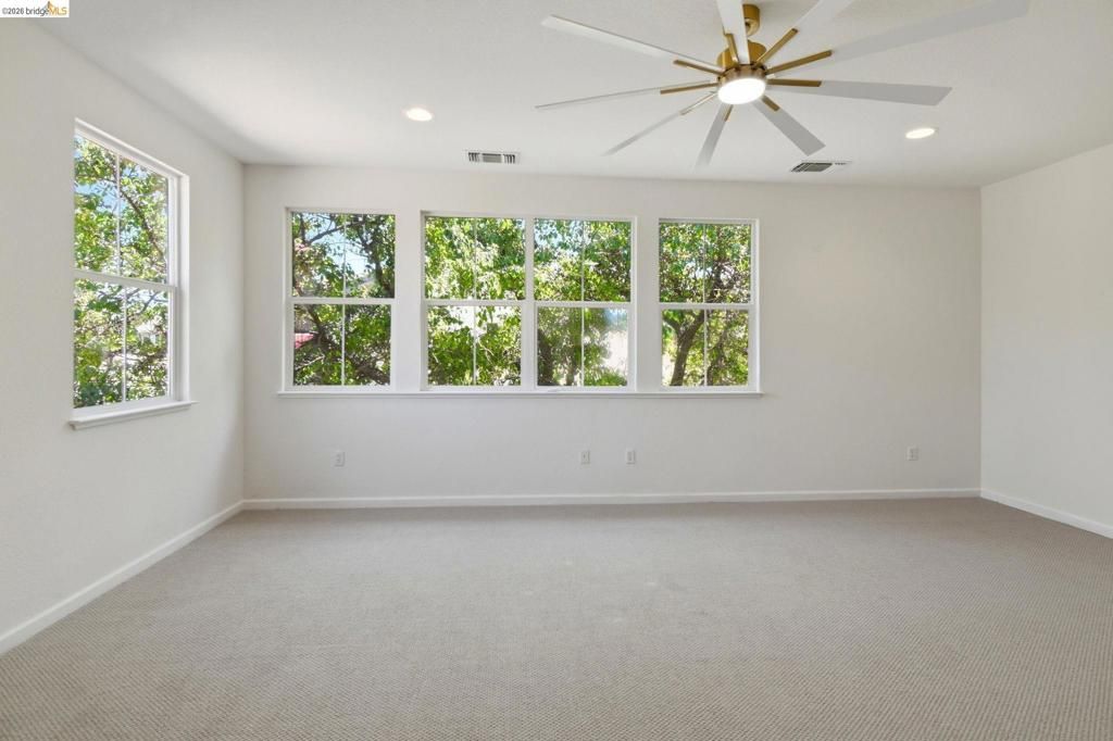 Image 20 of property listing at 1050 Overland Place, Vacaville, CA 95687