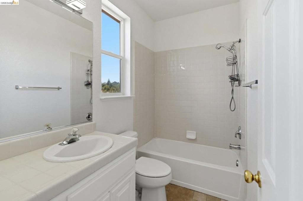 Image 29 of property listing at 1050 Overland Place, Vacaville, CA 95687