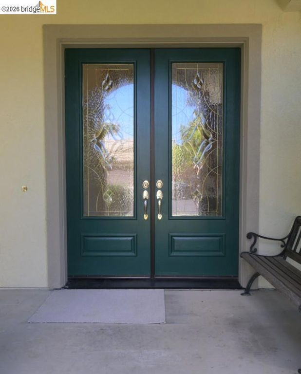 Image 3 of property listing at 1050 Overland Place, Vacaville, CA 95687