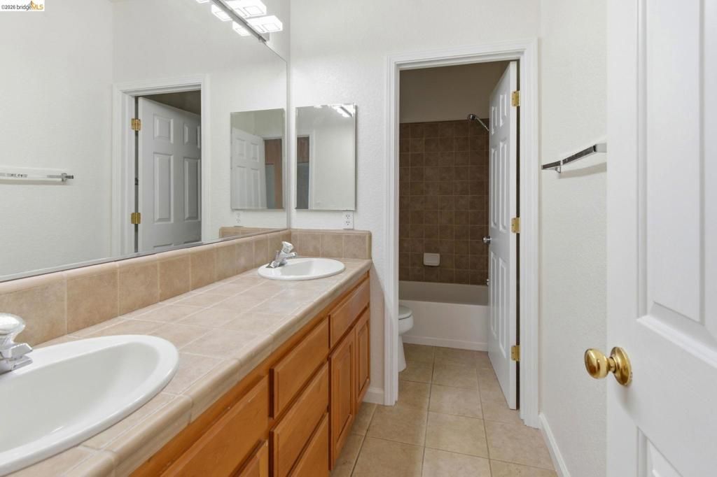 Image 41 of property listing at 1050 Overland Place, Vacaville, CA 95687