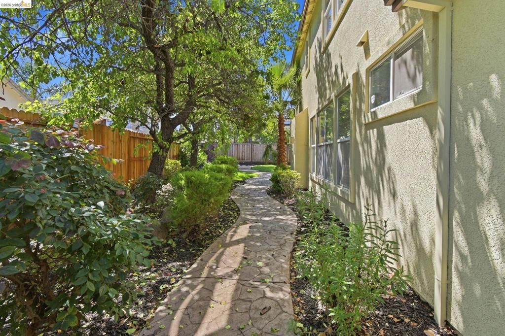 Image 44 of property listing at 1050 Overland Place, Vacaville, CA 95687