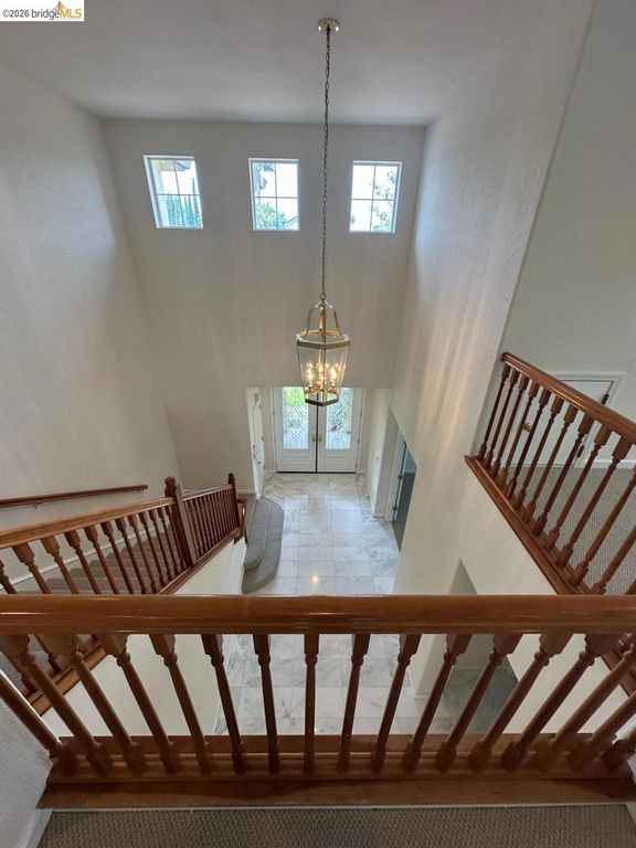 Image 5 of property listing at 1050 Overland Place, Vacaville, CA 95687