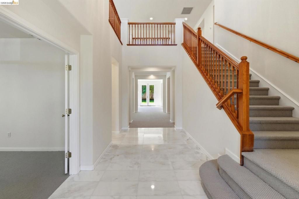 Image 6 of property listing at 1050 Overland Place, Vacaville, CA 95687