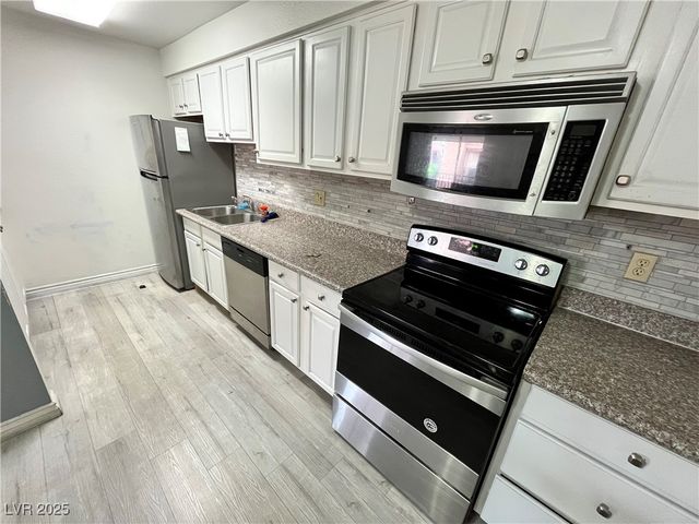 4961 River Glen Drive 28, Las Vegas, NV 89103