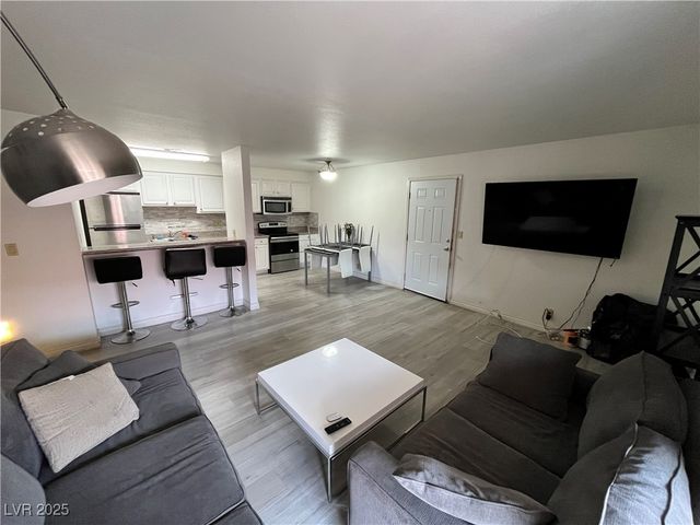 4961 River Glen Drive 28, Las Vegas, NV 89103