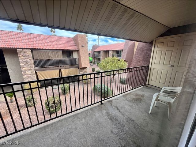 4961 River Glen Drive 28, Las Vegas, NV 89103