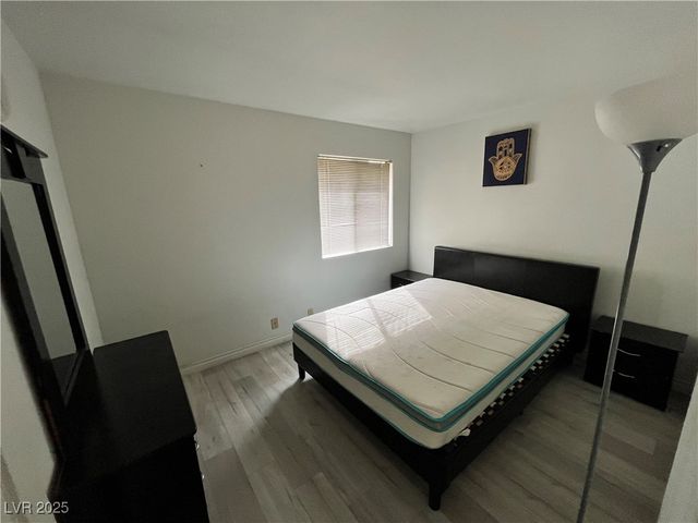 4961 River Glen Drive 28, Las Vegas, NV 89103