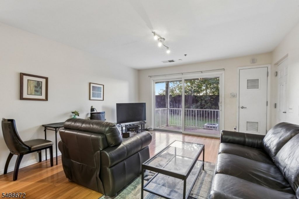 1116 Edpas Rd 1116, New Brunswick City, NJ 08901 — photo 2