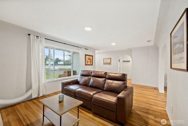 2949 S Bay Road NE, Olympia, WA 98506