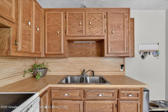 925 Holten Street, Lansing, MI 48915