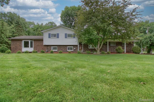 8695 Stout Avenue, Grosse Ile Township, MI 48138