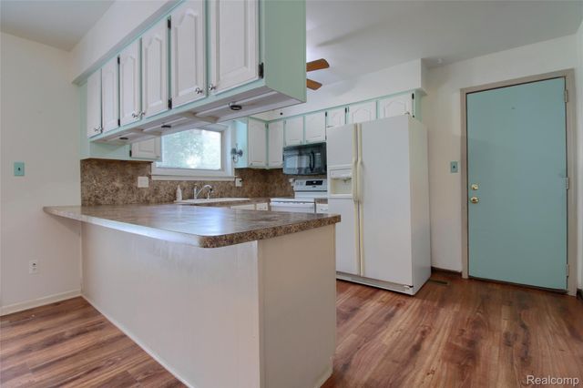 8695 Stout Avenue, Grosse Ile Township, MI 48138