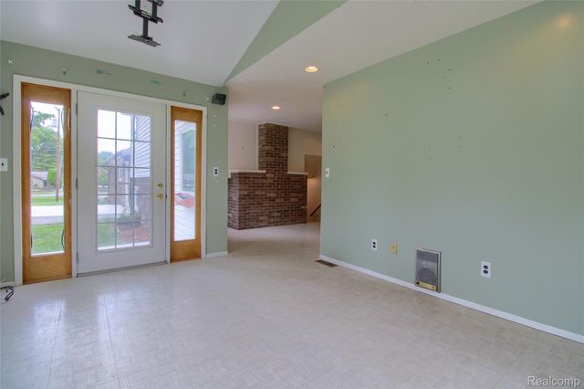 8695 Stout Avenue, Grosse Ile Township, MI 48138