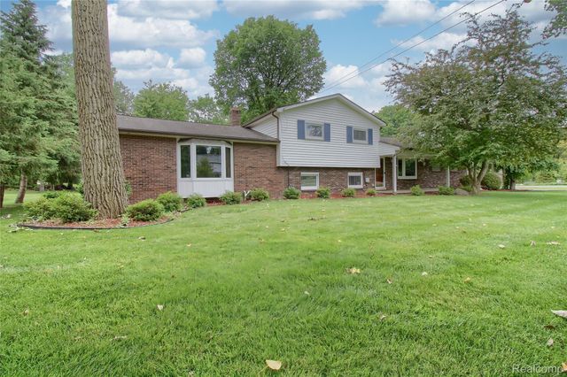 8695 Stout Avenue, Grosse Ile Township, MI 48138