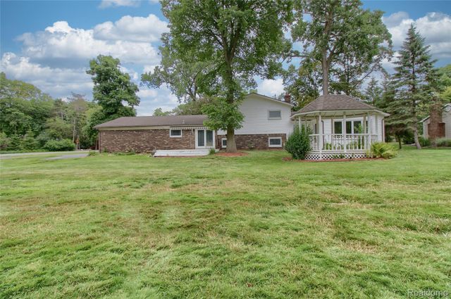 8695 Stout Avenue, Grosse Ile Township, MI 48138