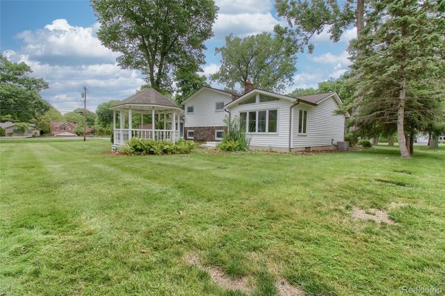 8695 Stout Avenue, Grosse Ile Township, MI 48138