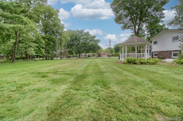 8695 Stout Avenue, Grosse Ile Township, MI 48138