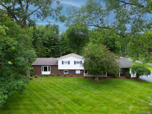 8695 Stout Avenue, Grosse Ile Township, MI 48138