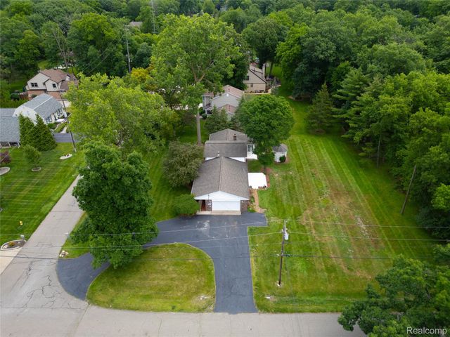 8695 Stout Avenue, Grosse Ile Township, MI 48138
