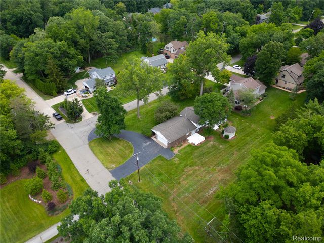 8695 Stout Avenue, Grosse Ile Township, MI 48138