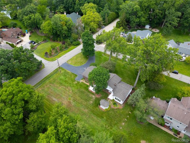 8695 Stout Avenue, Grosse Ile Township, MI 48138