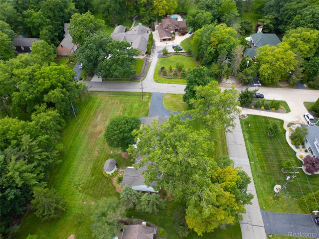 8695 Stout Avenue, Grosse Ile Township, MI 48138