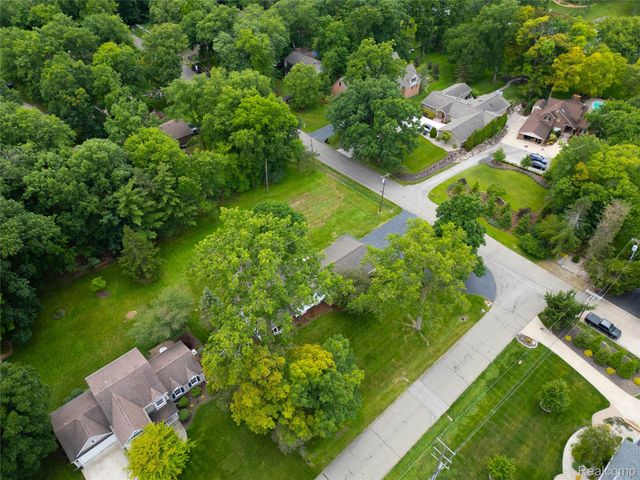 8695 Stout Avenue, Grosse Ile Township, MI 48138