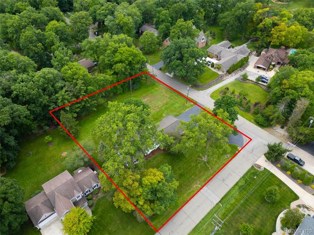 8695 Stout Avenue, Grosse Ile Township, MI 48138