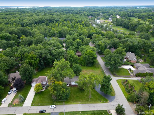 8695 Stout Avenue, Grosse Ile Township, MI 48138