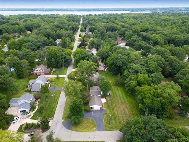 8695 Stout Avenue, Grosse Ile Township, MI 48138