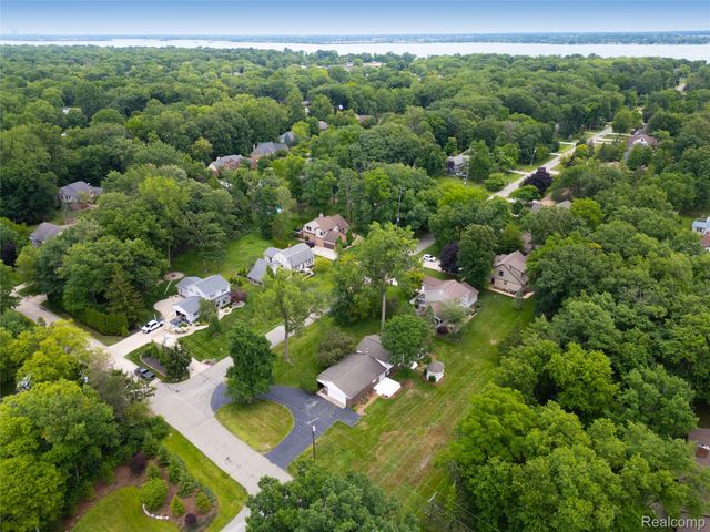 8695 Stout Avenue, Grosse Ile Township, MI 48138