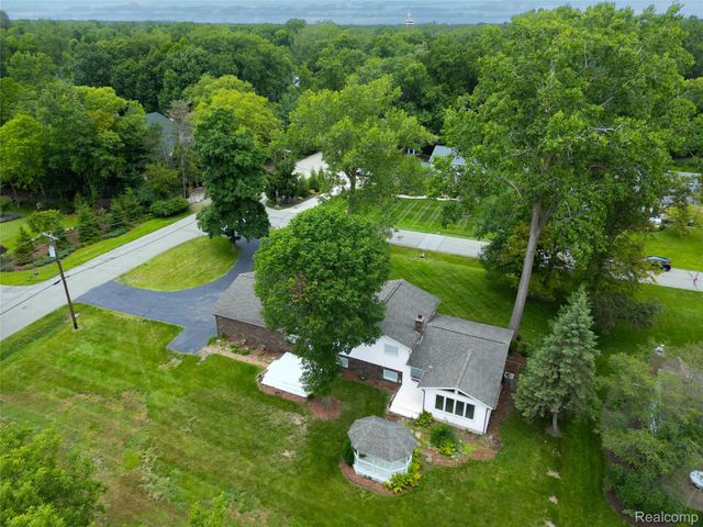 8695 Stout Avenue, Grosse Ile Township, MI 48138