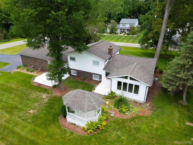 8695 Stout Avenue, Grosse Ile Township, MI 48138