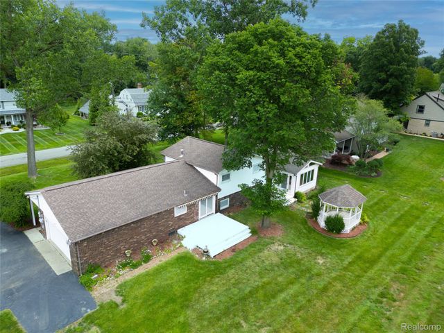 8695 Stout Avenue, Grosse Ile Township, MI 48138