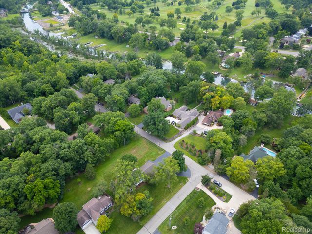 8695 Stout Avenue, Grosse Ile Township, MI 48138