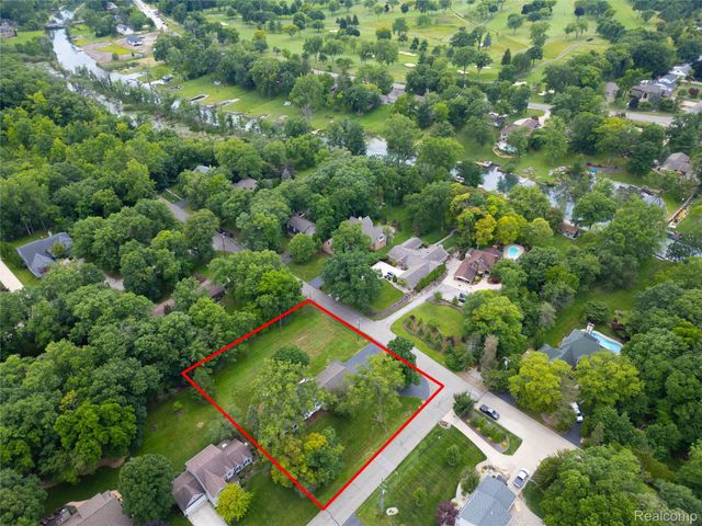 8695 Stout Avenue, Grosse Ile Township, MI 48138