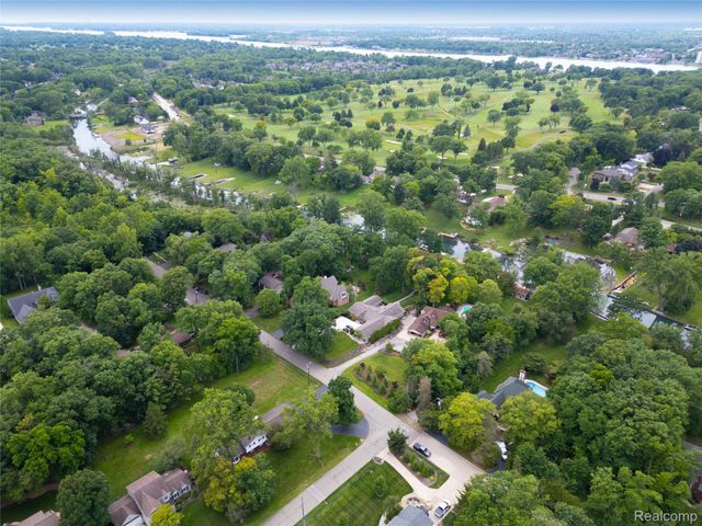 8695 Stout Avenue, Grosse Ile Township, MI 48138