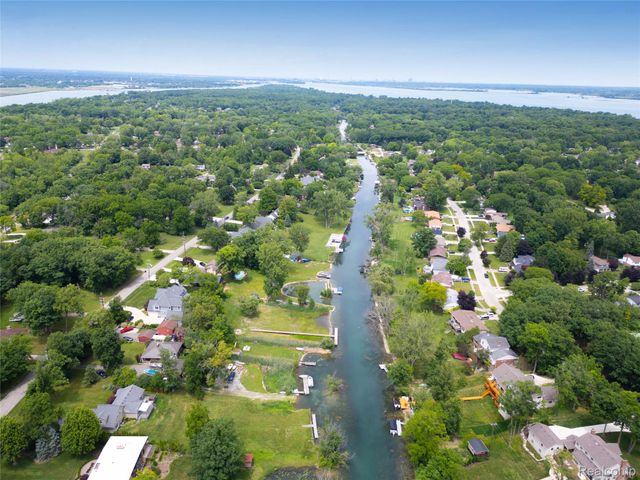 8695 Stout Avenue, Grosse Ile Township, MI 48138