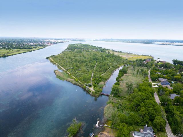 8695 Stout Avenue, Grosse Ile Township, MI 48138
